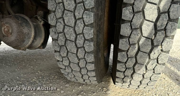 image for item DX3730 2007 International 7300 digger derrick truck