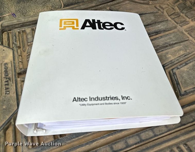 image for item DX3730 2007 International 7300 digger derrick truck