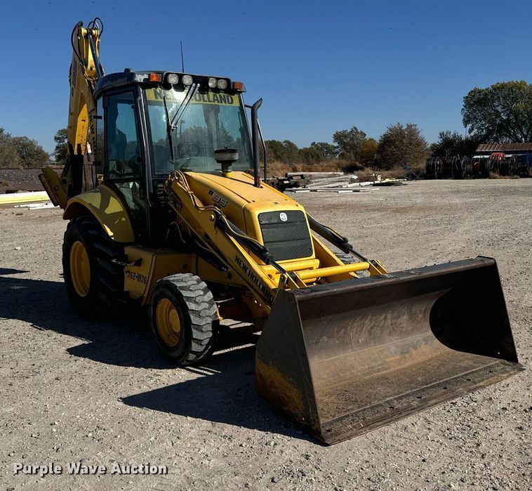 image for item DX3732 New Holland B95 backhoe