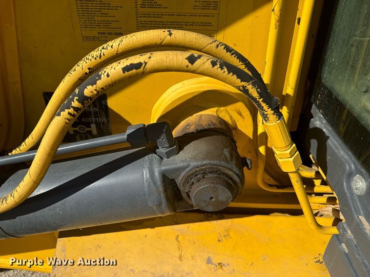 image for item DX3732 New Holland B95 backhoe