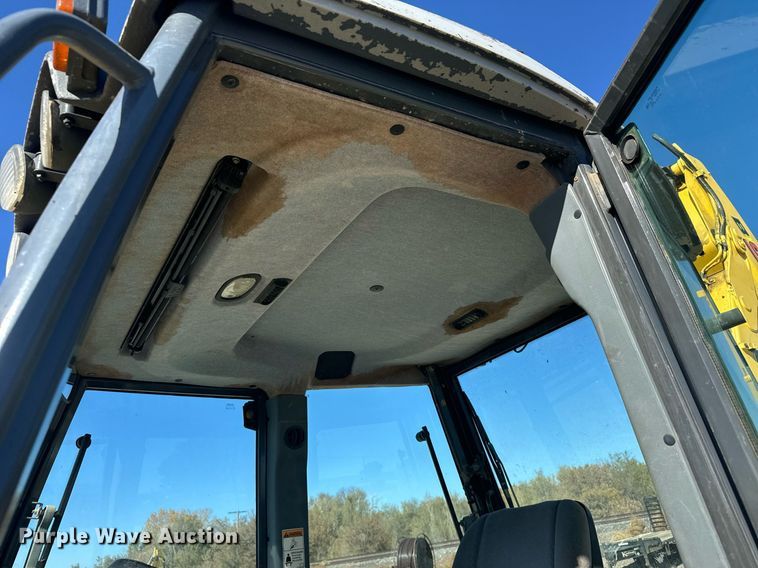 image for item DX3732 New Holland B95 backhoe