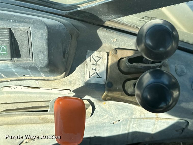 image for item DX3732 New Holland B95 backhoe