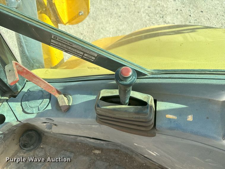 image for item DX3732 New Holland B95 backhoe