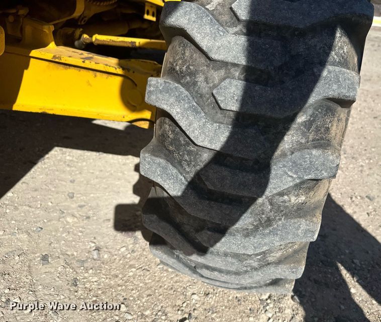 image for item DX3732 New Holland B95 backhoe