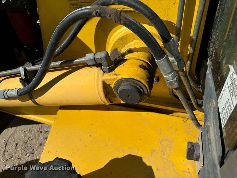image for item DX3733 2003 New Holland LB75B backhoe