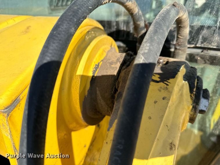 image for item DX3733 2003 New Holland LB75B backhoe