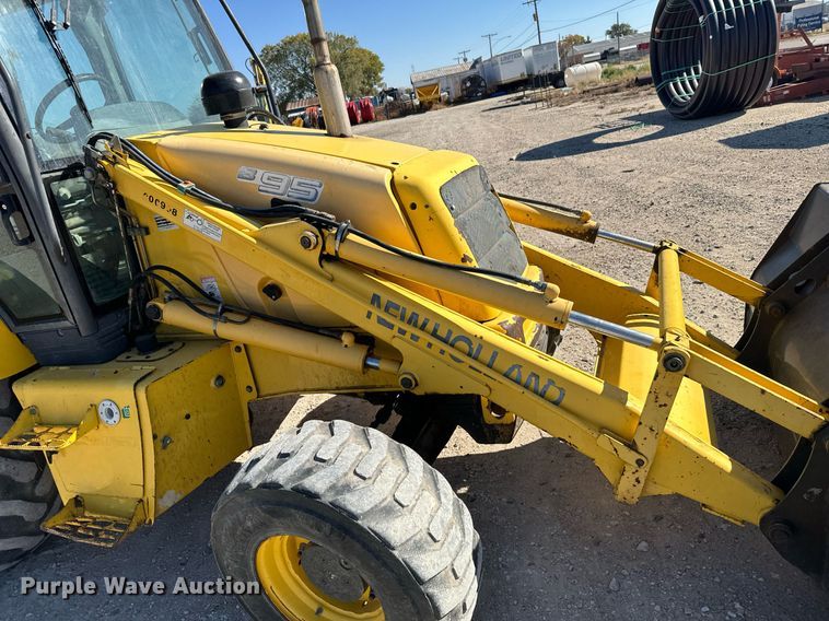 image for item DX3733 2003 New Holland LB75B backhoe