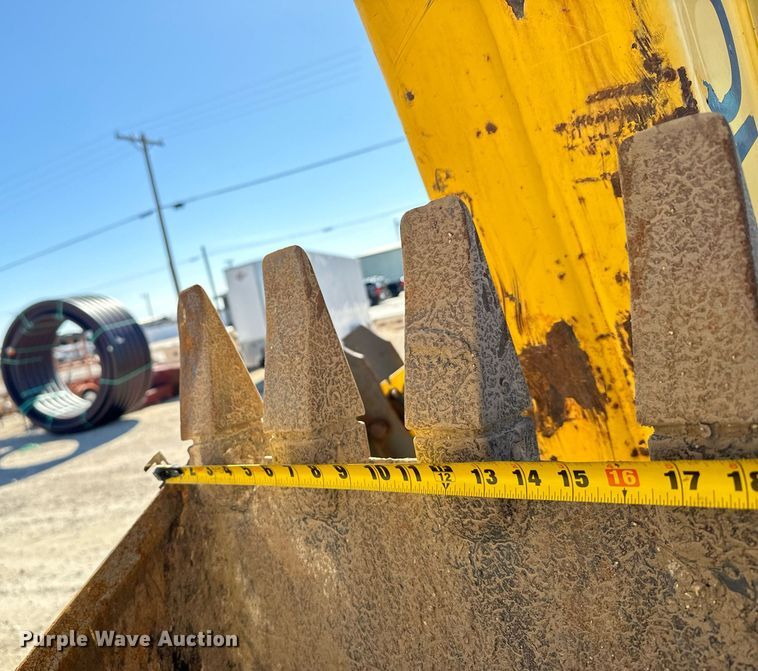 image for item DX3733 2003 New Holland LB75B backhoe