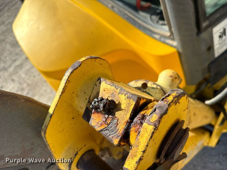 image for item DX3733 2003 New Holland LB75B backhoe