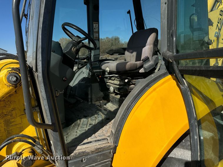 image for item DX3733 2003 New Holland LB75B backhoe