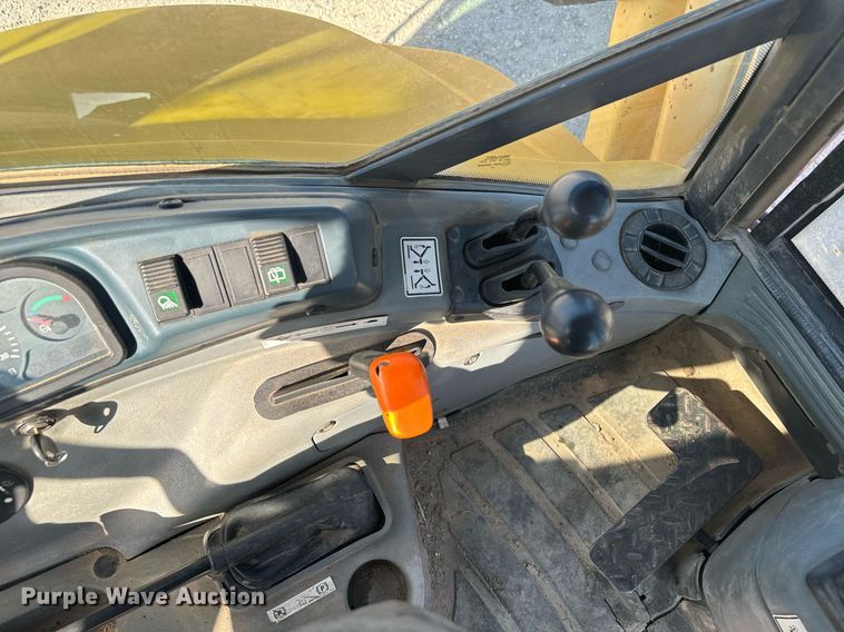 image for item DX3733 2003 New Holland LB75B backhoe