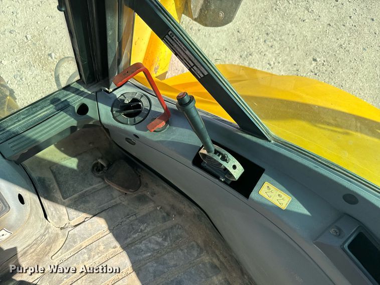 image for item DX3733 2003 New Holland LB75B backhoe