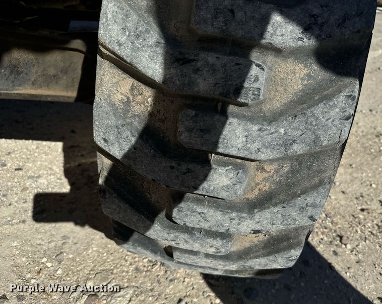 image for item DX3733 2003 New Holland LB75B backhoe