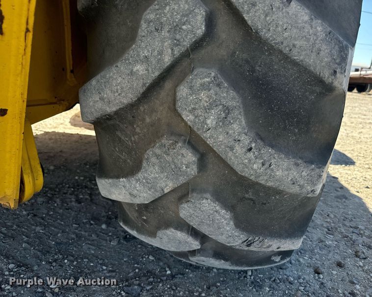 image for item DX3733 2003 New Holland LB75B backhoe