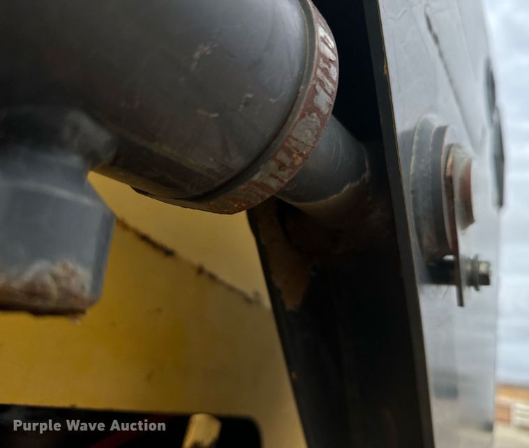 image for item DX3770 2003 New Holland LS190 skid steer loader