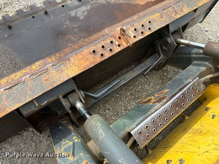 image for item DX3770 2003 New Holland LS190 skid steer loader