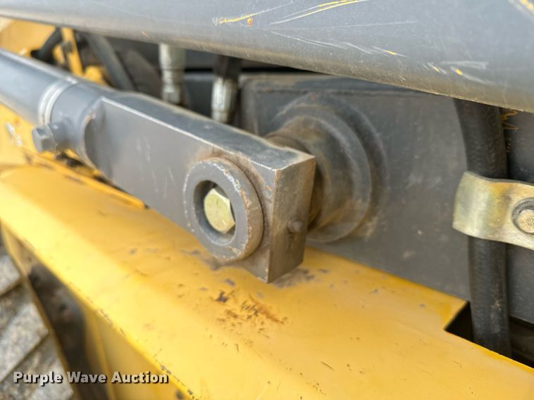 image for item DX3770 2003 New Holland LS190 skid steer loader