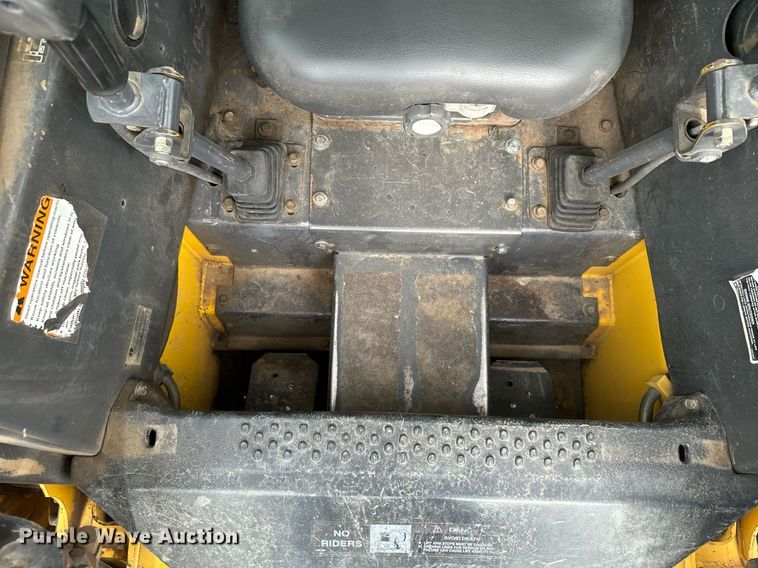 image for item DX3770 2003 New Holland LS190 skid steer loader