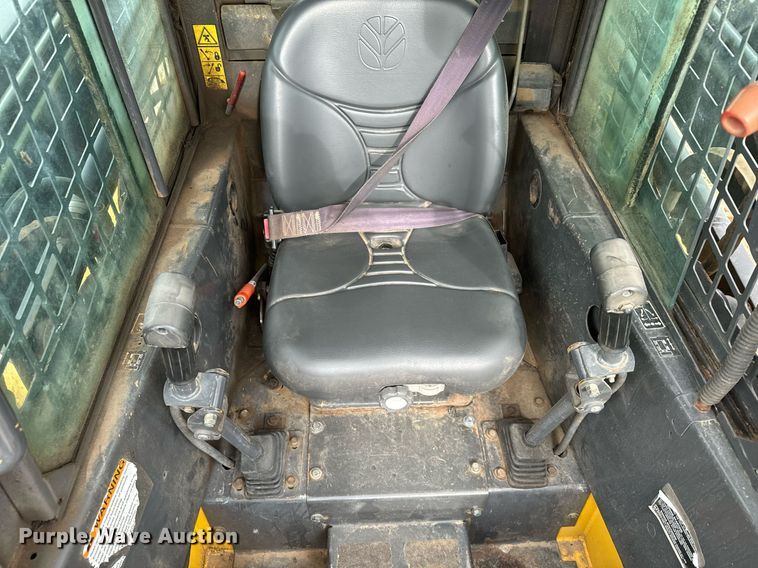 image for item DX3770 2003 New Holland LS190 skid steer loader