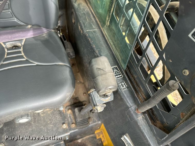 image for item DX3770 2003 New Holland LS190 skid steer loader