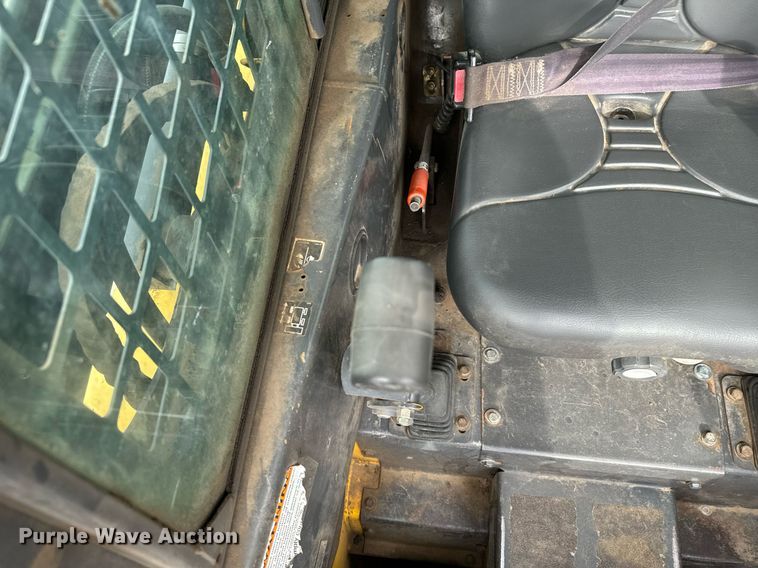 image for item DX3770 2003 New Holland LS190 skid steer loader