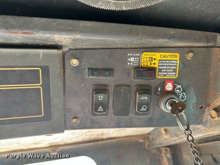 image for item DX3770 2003 New Holland LS190 skid steer loader