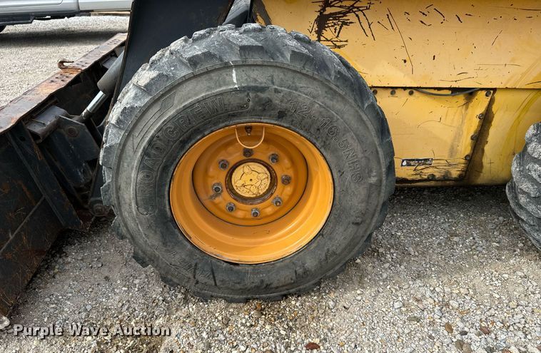 image for item DX3770 2003 New Holland LS190 skid steer loader