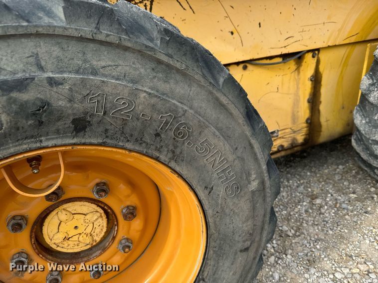 image for item DX3770 2003 New Holland LS190 skid steer loader