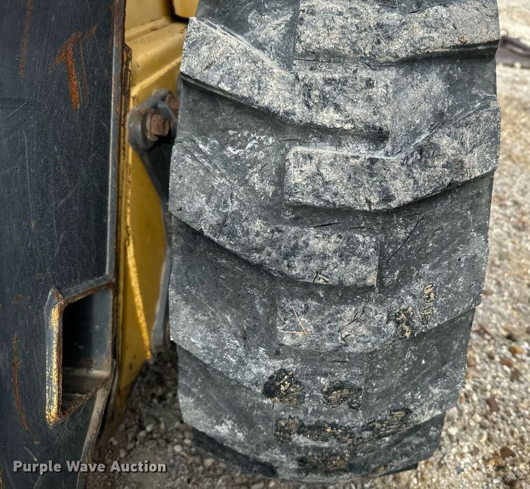 image for item DX3770 2003 New Holland LS190 skid steer loader