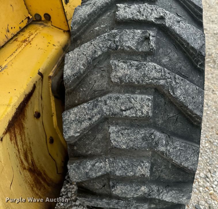 image for item DX3770 2003 New Holland LS190 skid steer loader