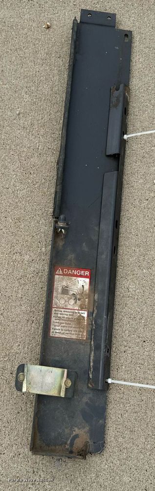 image for item DX3770 2003 New Holland LS190 skid steer loader