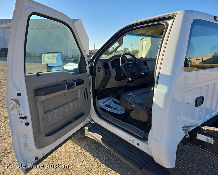 image for item EE7839 2010 Ford F550 Super Duty XL truck cab and chassis