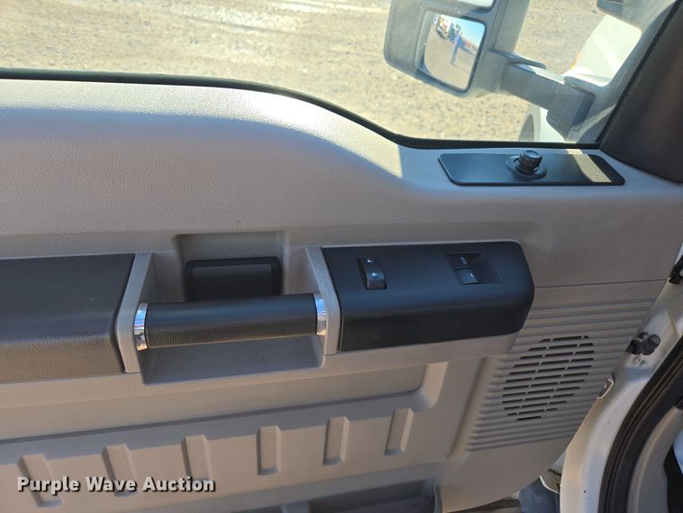 image for item EE7839 2010 Ford F550 Super Duty XL truck cab and chassis