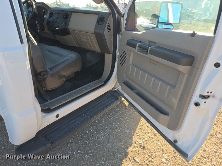 image for item EE7839 2010 Ford F550 Super Duty XL truck cab and chassis