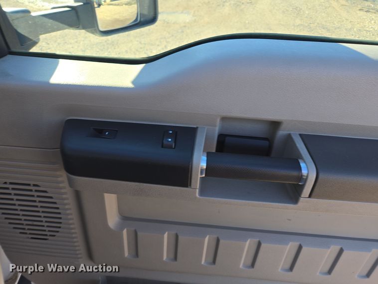 image for item EE7839 2010 Ford F550 Super Duty XL truck cab and chassis