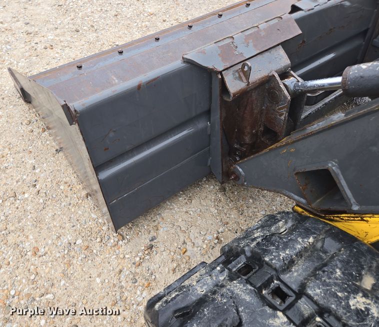 image for item EE7888 2006 New Holland C190 tracked skid steer loader