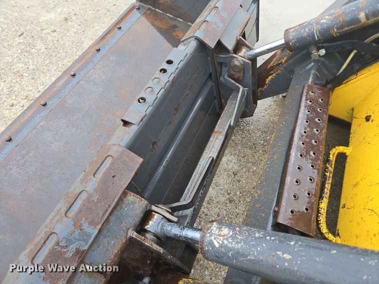 image for item EE7888 2006 New Holland C190 tracked skid steer loader