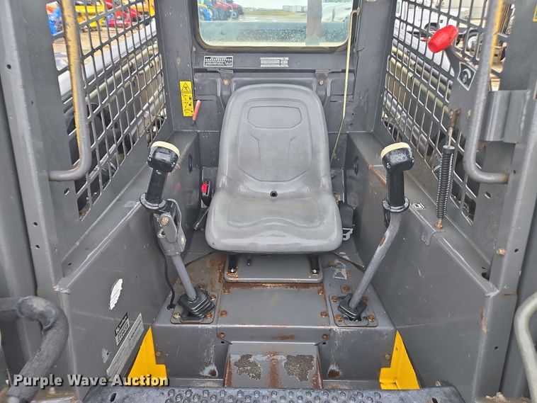 image for item EE7888 2006 New Holland C190 tracked skid steer loader