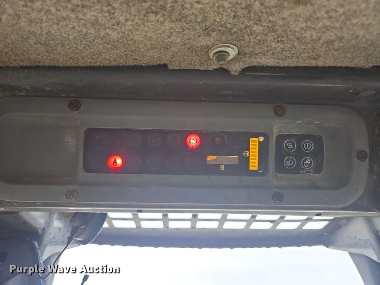 image for item EE7888 2006 New Holland C190 tracked skid steer loader