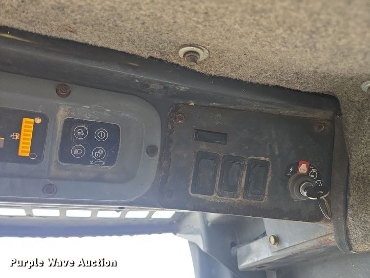 image for item EE7888 2006 New Holland C190 tracked skid steer loader