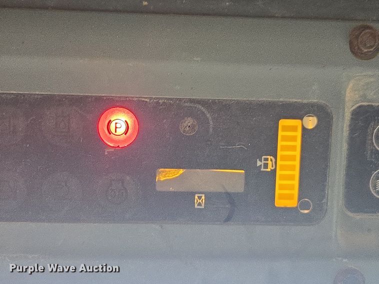 image for item EE7888 2006 New Holland C190 tracked skid steer loader