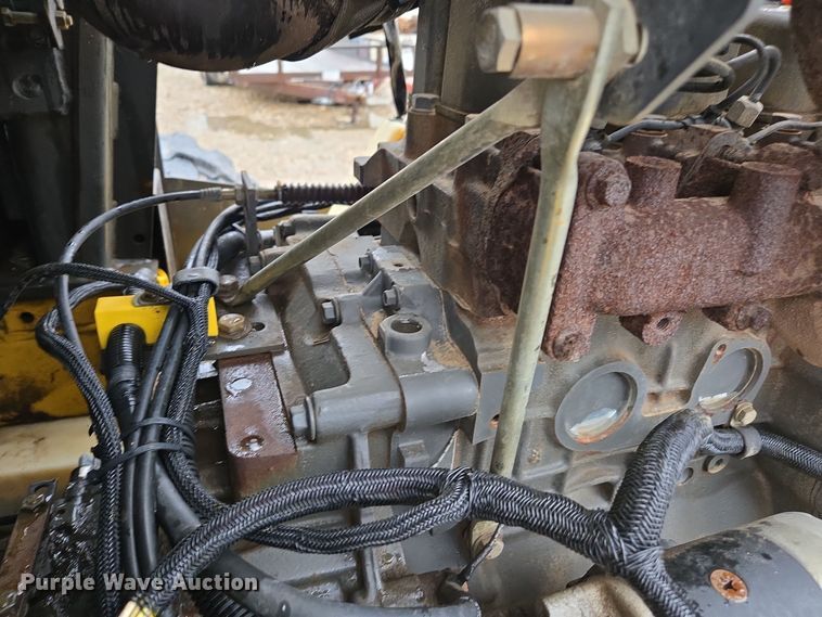 image for item EE7888 2006 New Holland C190 tracked skid steer loader