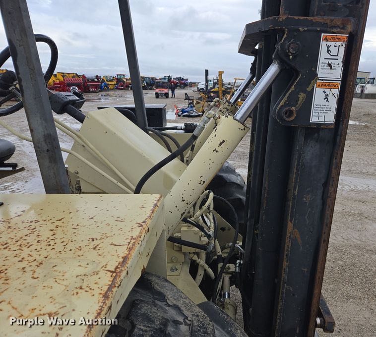 image for item EE7892 Ingersoll Rand  RT-706G forklift