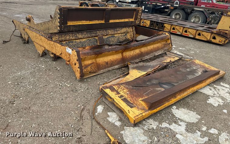 image for item EE7897 (4) Volvo haul truck tailgates