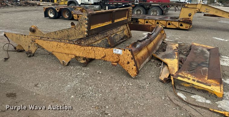 image for item EE7897 (4) Volvo haul truck tailgates
