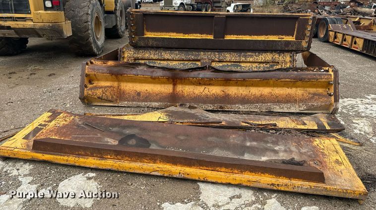 image for item EE7897 (4) Volvo haul truck tailgates