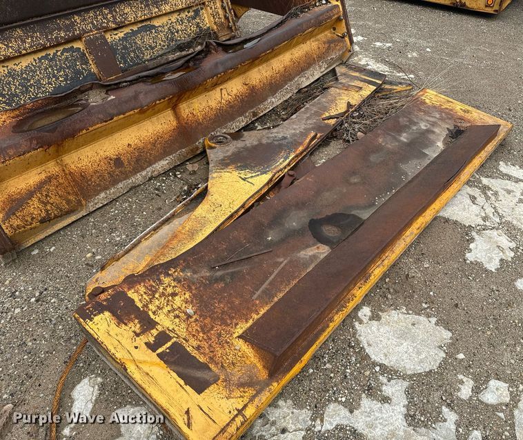 image for item EE7897 (4) Volvo haul truck tailgates