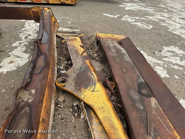 image for item EE7897 (4) Volvo haul truck tailgates