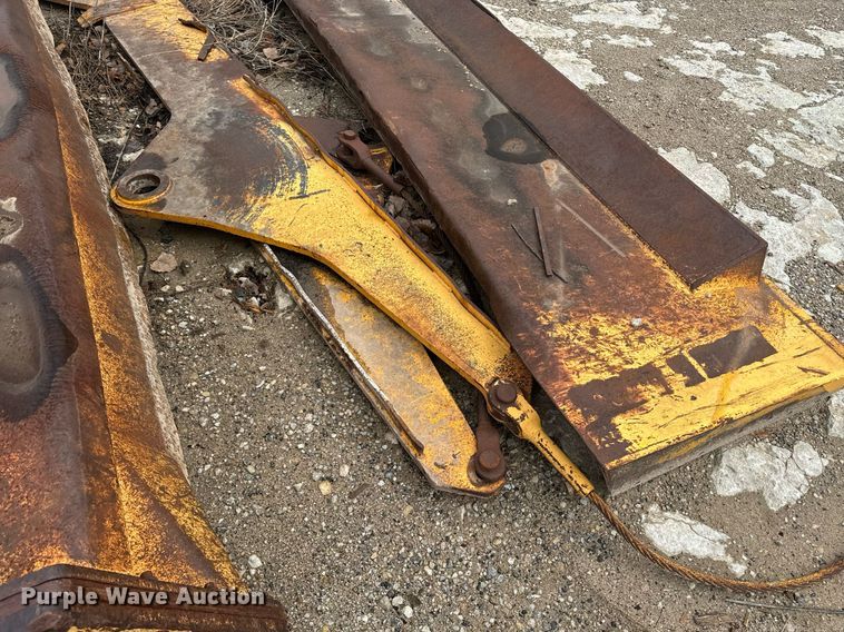 image for item EE7897 (4) Volvo haul truck tailgates