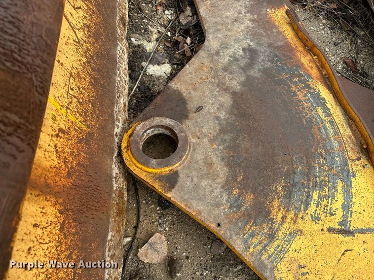 image for item EE7897 (4) Volvo haul truck tailgates